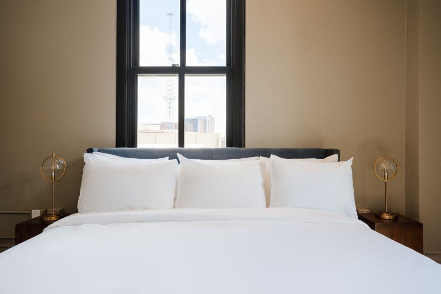 Building Photo - 505 E Travis St