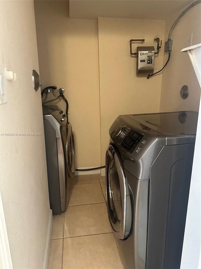 Building Photo - 14839 SW 9th Ln