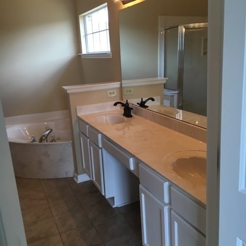 Building Photo - Renovated 3 Bedroom 2 Bath Home with 2 Car...