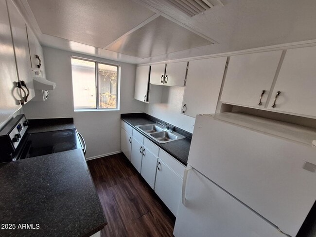 Building Photo - 2029 N Hunt Cir