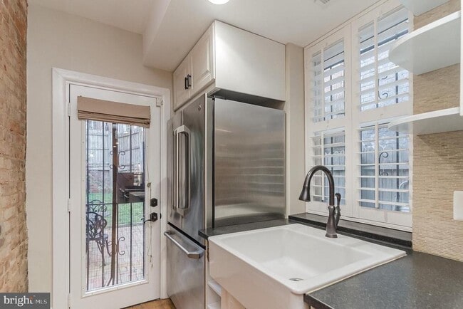 Building Photo - 2321 17th St NW