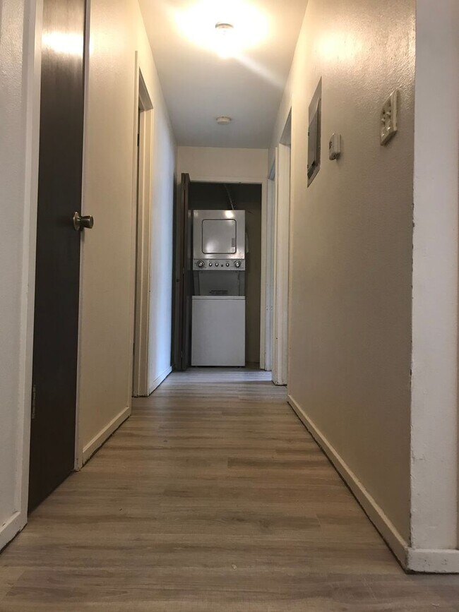 Building Photo - Two Bedroom Condo At Aspen Grove In North Boulder