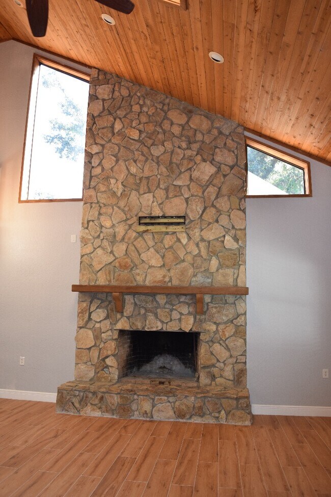 Building Photo - 2718 Viola Ln