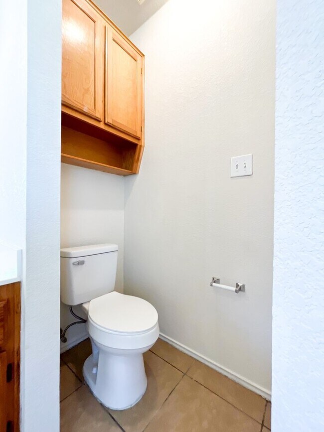 Building Photo - Available NOW!!!! Open floor plan features living room with fireplace, dining area, and large kit...