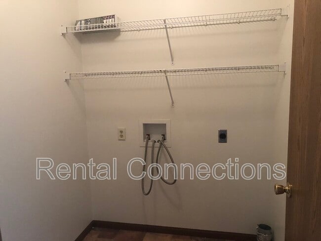 Building Photo - 500 E College St