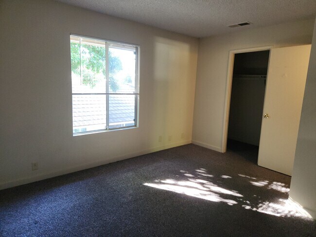 Master BR - 4260 Clayton Rd