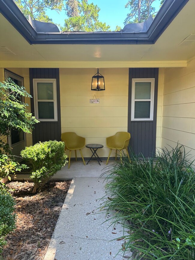 Building Photo - Gorgeous 2/1 located in the heart of Talla...