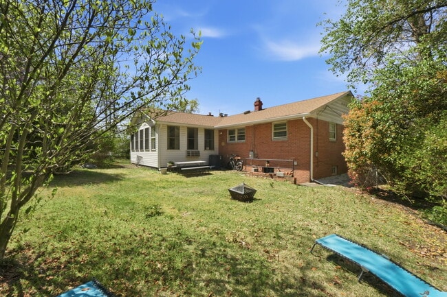 Building Photo - 3519 Duke St
