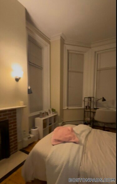 Building Photo - 56 Queensberry St