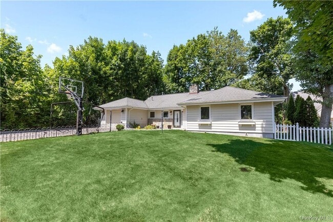 Building Photo - 17 Soundview Ave