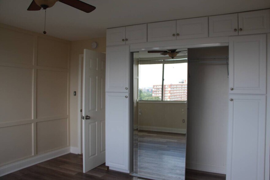 Building Photo - 1512 S Arlington Ridge Rd