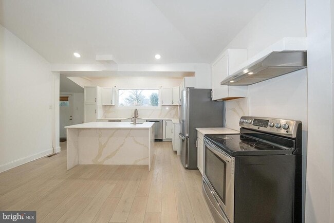 Building Photo - 622 Spring Ave