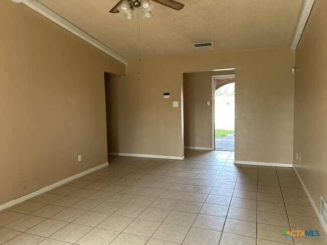 Building Photo - 2404 Carnation Dr