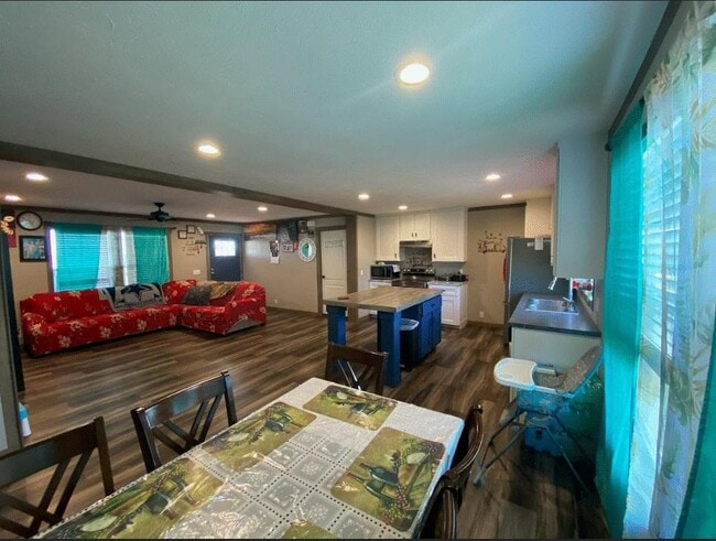 Building Photo - 104 Pineapple Sage Cv