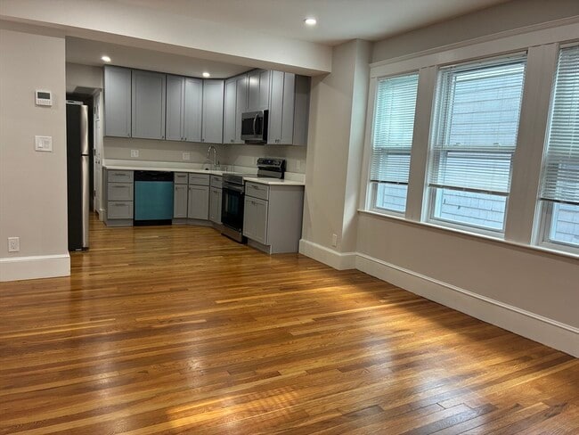 Building Photo - 122 Buttonwood St
