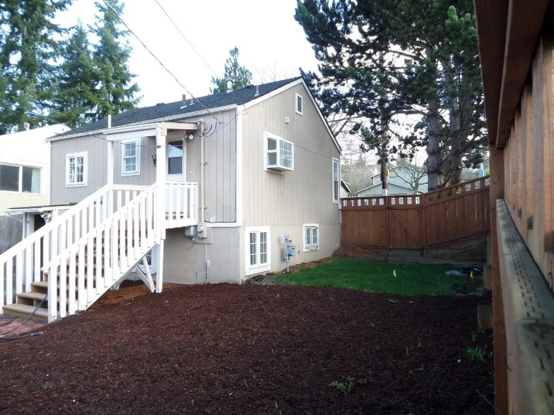 Building Photo - 7061 16th Ave SW