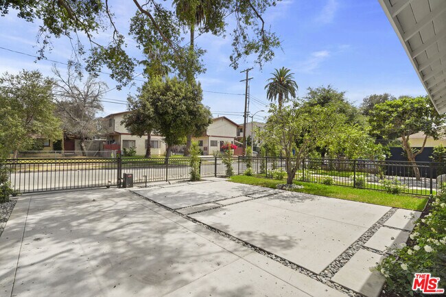 Building Photo - 755 Garfield Ave