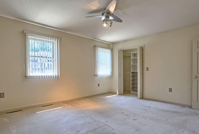 Building Photo - 50 Ironstone Dr