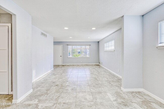 Building Photo - 6200 Palo Alto Ave