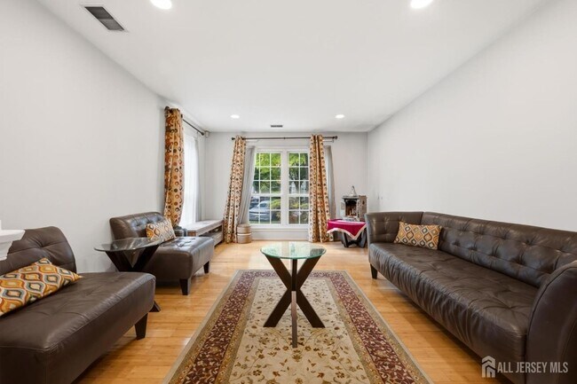 Building Photo - 301 Pheasant Run