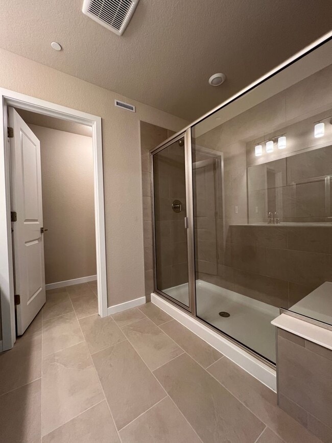 Building Photo - Brand New Townhome with fine finishes ready for you to enjoy. Great views!