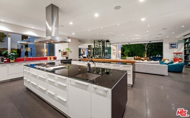 Building Photo - 9663 Santa Monica Blvd