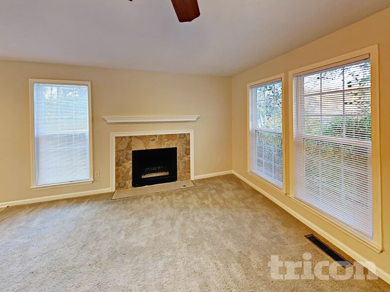 Building Photo - 4680 Woodglen Ct