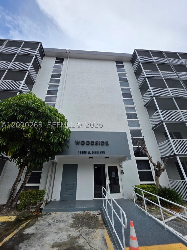 Building Photo - 16950 DixieB225 B-225