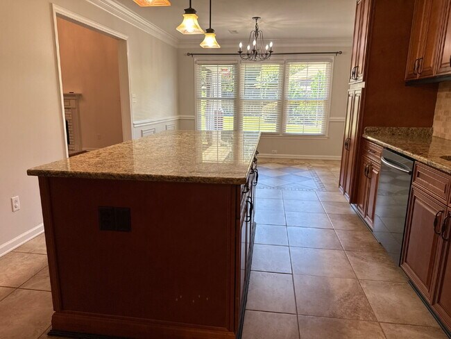 Building Photo - "Charming 4-Bed Oasis with Granite Finishe...