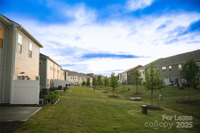 Building Photo - 2744 Yeager Dr NW