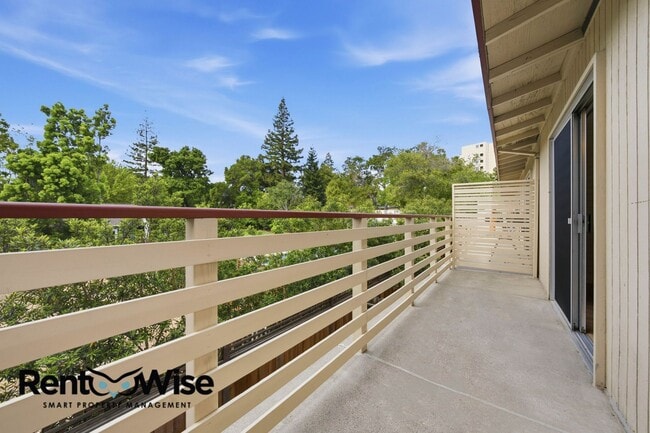 Building Photo - 569 Addison Ave