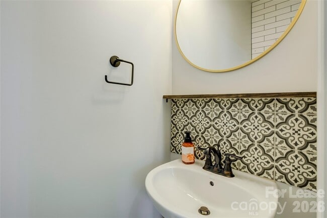 Building Photo - 1731 Evergreen Dr