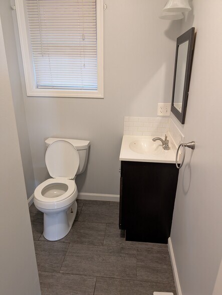 Half bath - 64 Pollock Rd