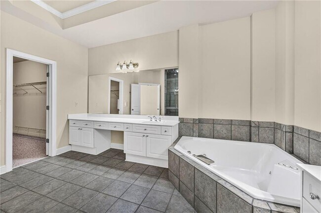 Building Photo - 1022 Emory Parc Pl