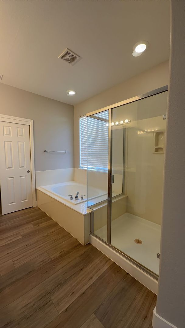 Building Photo - 2390 River Rock Dr