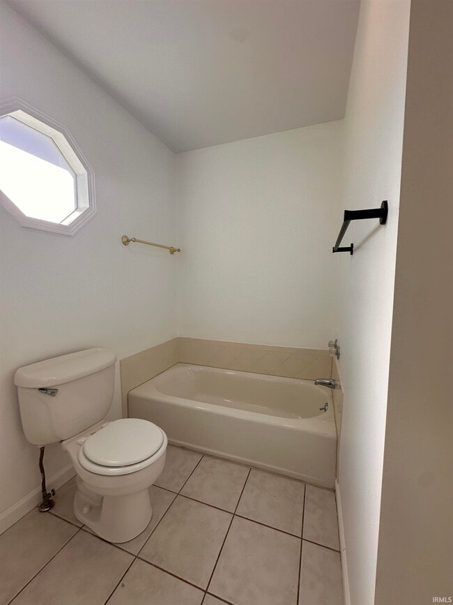 Building Photo - 8477 Countrywood Ct