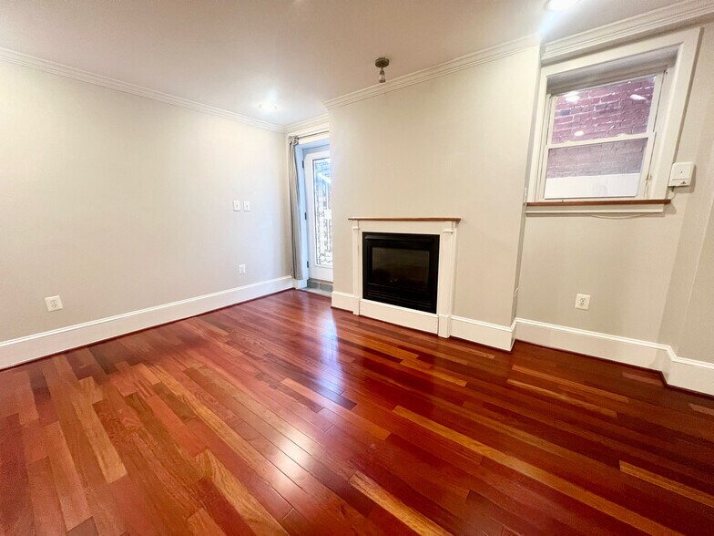 Building Photo - 1326 Girard St NW