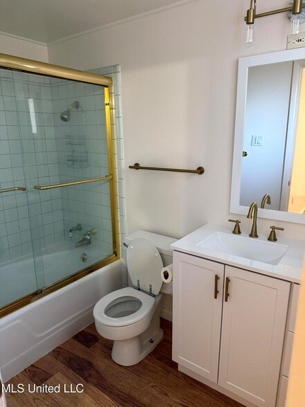 Building Photo - 2507 Middlecoff Dr