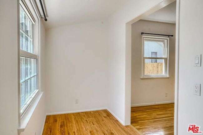 Building Photo - 2356 Pelham Ave