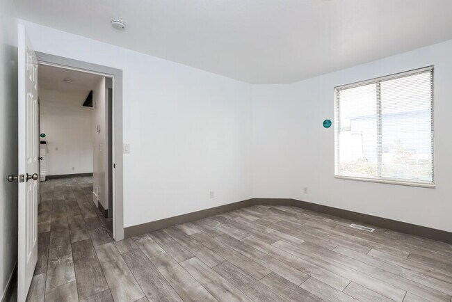 Building Photo - 6754 Clernates Dr