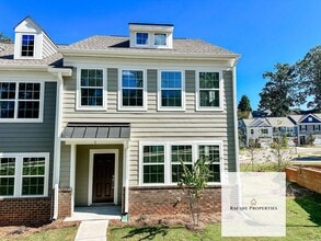 Building Photo - Beautiful new townhome available in Travelers Rest