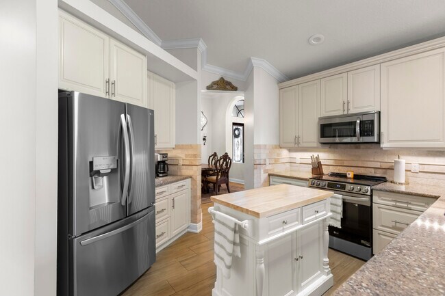 Building Photo - 1509 SW Mockingbird Cir