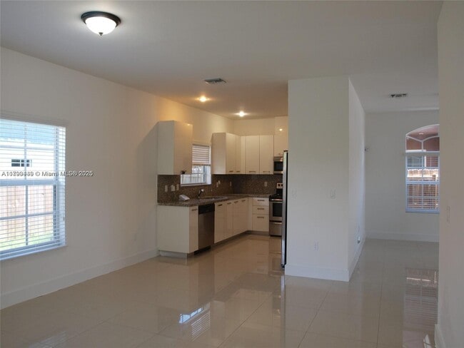 Building Photo - 15520 SW 11th Terrace