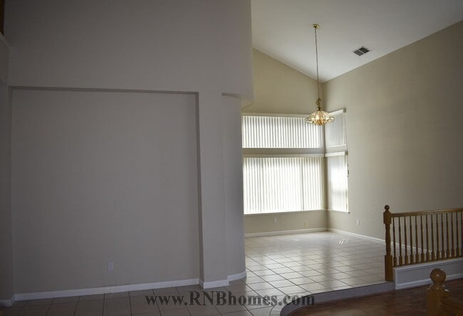 Building Photo - 2400 Carr Ct