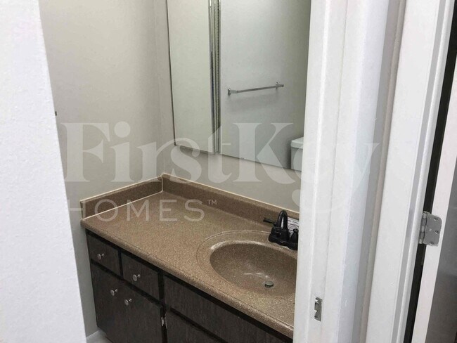 Building Photo - 3922 SE 2nd Ave