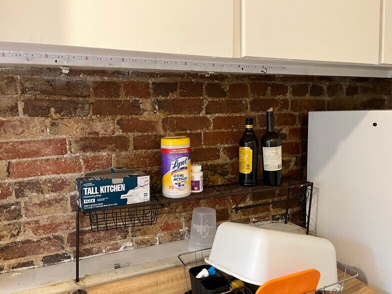 Building Photo - 1710 Q St NW