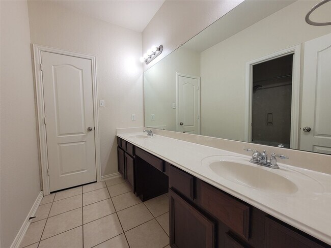 Building Photo - 9717 Sinclair St