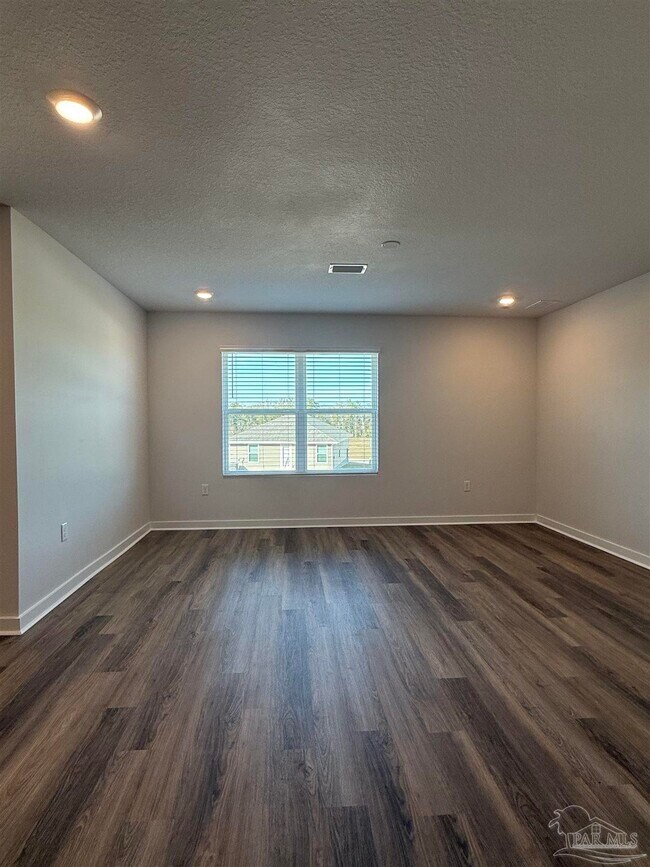 Building Photo - 111 Anhinga St