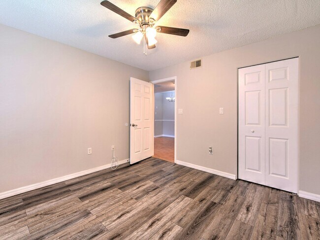 Building Photo - 209 Lake Brook Cir