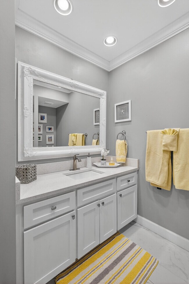 Building Photo - 605 Brackenwood Cove